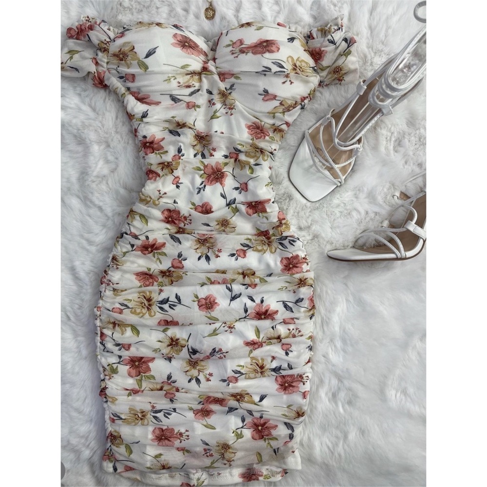 Flirty floral bodycon mini dress